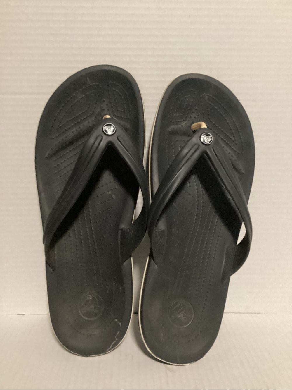Crocs Men’s 10 or W 12 Black Flip Flop Sandals